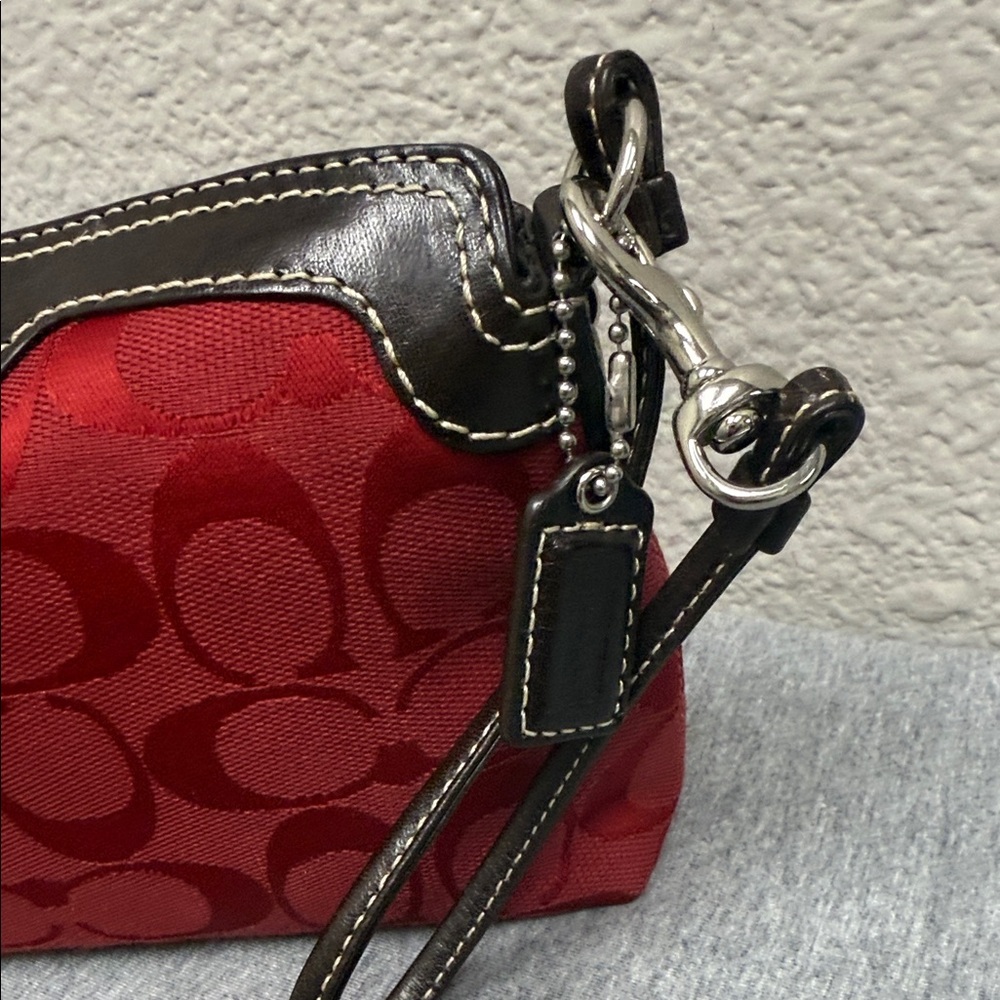 Coach Red Jacquard Legacy Turn-lock Wristlet- Signature Collection- NWOT - Picture 2 of 14